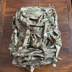 L.B.T. London Bridge Trading 8 pocket light pack LBT-2656A in multicam